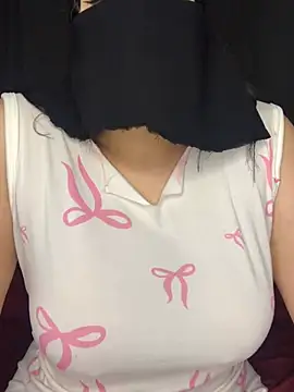 Snapshot of Gamillaa chatting on 05.26.26 Gamillaa online show from 05.26.26