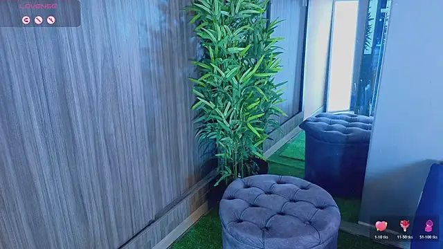 Snapshot of Karlie_moore_ chatting on 06.19.26 Karlie moore online show from 06.19.26