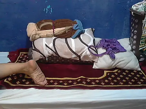 hotchilimom online show from 10.05.25