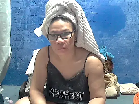 Snapshot of hotchilimom chatting on 06.27.26 hotchilimom online show from 06.27.26