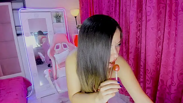 Snapshot of Shantal_Sweet_ chatting on 07.04.26 Shantal Sweet online show from 07.04.26