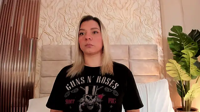 GinaSalanne online show from 06.08.26