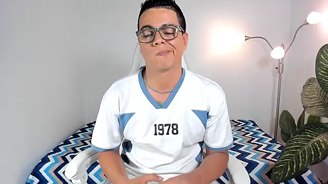 Snapshot of jax_fire chatting on 05.19.26 jax fire online show from 05.19.26