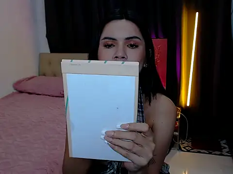 Alexandra Kenn online show from 07.12.26