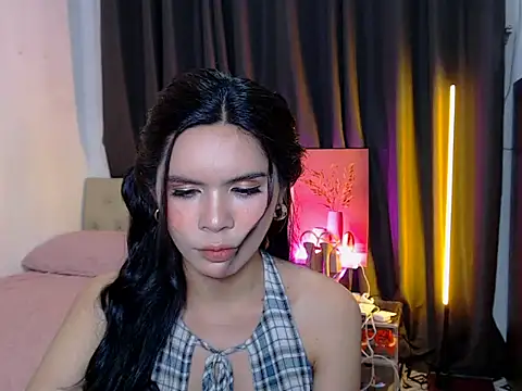 Alexandra Kenn online show from 07.18.26