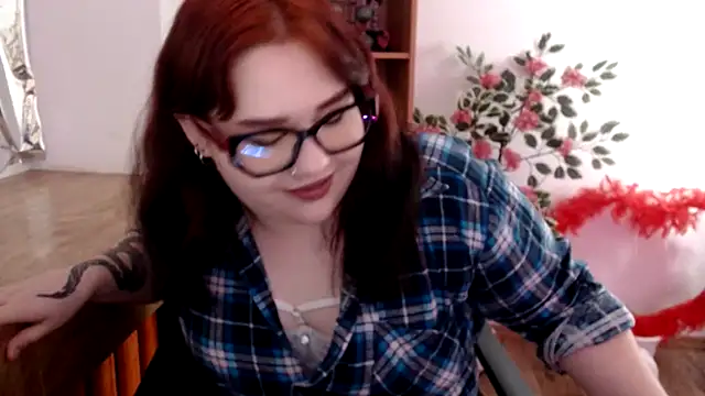Snapshot of KarolinasHot chatting on 06.11.26 KarolinasHot online show from 06.11.26