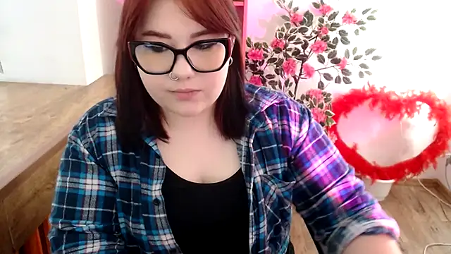 Snapshot of KarolinasHot chatting on 06.14.26 KarolinasHot online show from 06.14.26