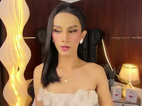 Snapshot of Estella_Hilton chatting on 06.19.26 Estella Hilton online show from 06.19.26