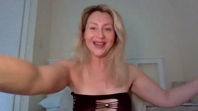 Snapshot of Babe_blond chatting on 06.03.26 Babe blond online show from 06.03.26