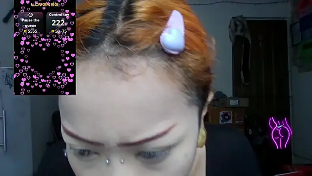 Snapshot of suky_fox chatting on 05.18.26 suky fox online show from 05.18.26