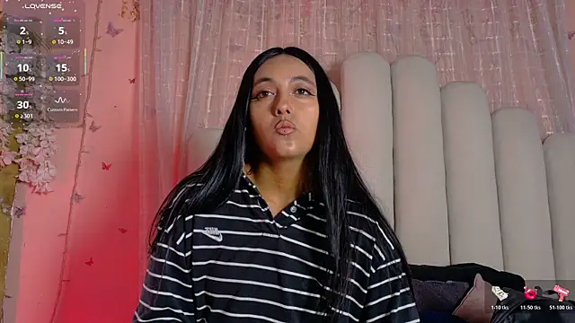 Hollyyqueen  online show from 05.11.26