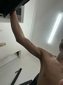 Snapshot of friends_lust_latin chatting on 06.01.26 friends lust latin online show from 06.01.26