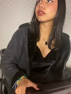 AntonellaCooper Pink online show from 06.13.26