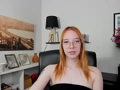 Snapshot of foxSonya chatting on 05.19.26 foxSonya online show from 05.19.26