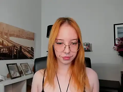 Snapshot of foxSonya chatting on 05.27.26 foxSonya online show from 05.27.26