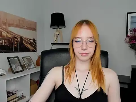 Snapshot of foxSonya chatting on 06.01.26 foxSonya online show from 06.01.26