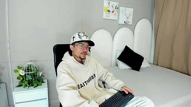 Snapshot of jake_miller__ chatting on 06.04.26 jake miller online show from 06.04.26