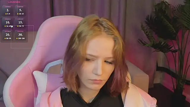 Snapshot of AliceJohansone chatting on 06.20.26 AliceJohansone online show from 06.20.26