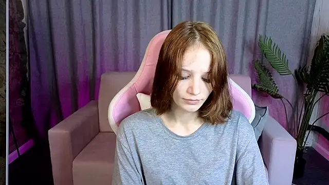 Snapshot of AliceJohansone chatting on 06.27.26 AliceJohansone online show from 06.27.26