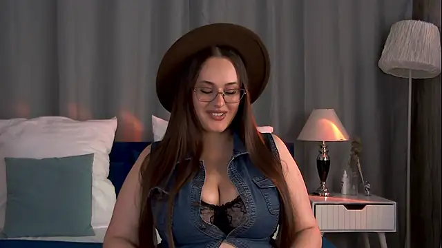 Snapshot of Queen_Monica_ chatting on 07.31.26 Queen Monica online show from 07.31.26