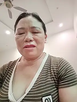 Snapshot of -Lytina- chatting on 06.19.26 -Lytina- online show from 06.19.26
