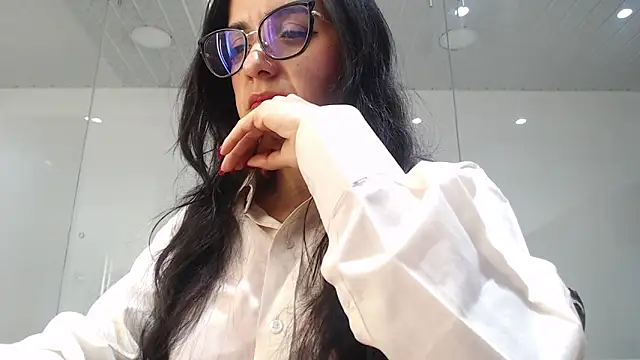 Lizeth White  online show from 06.30.26