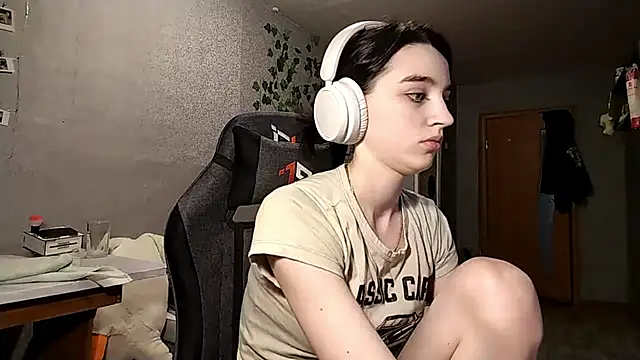 Snapshot of NightFoxxx chatting on 06.17.26 NightFoxxx online show from 06.17.26