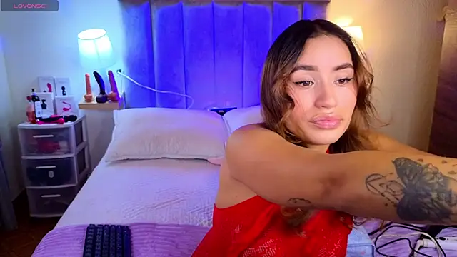 Victoria Hils online show from 06.08.26