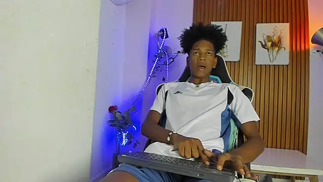 Snapshot of Afrowayuu chatting on 05.21.26 Afrowayuu online show from 05.21.26