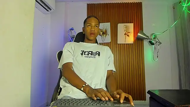 Snapshot of Afrowayuu chatting on 06.23.26 Afrowayuu online show from 06.23.26