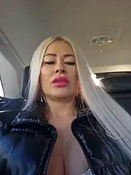 Snapshot of MILFBARBY chatting on 12.30.24 MILFBARBY online show from 12.30.24