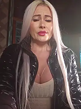 Snapshot of MILFBARBY chatting on 02.13.25 MILFBARBY online show from 02.13.25