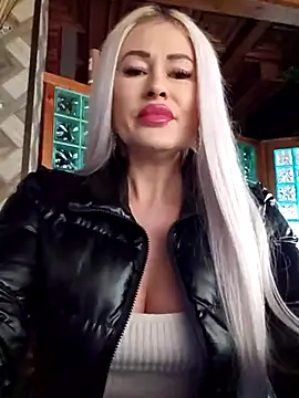 Snapshot of MILFBARBY chatting on 03.03.25 MILFBARBY online show from 03.03.25