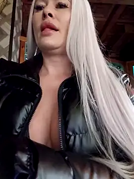 Snapshot of MILFBARBY chatting on 03.07.25 MILFBARBY online show from 03.07.25