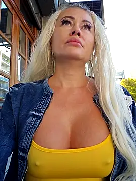 Snapshot of MILFBARBY chatting on 09.14.25 MILFBARBY online show from 09.14.25