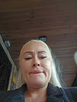 Snapshot of MILFBARBY chatting on 09.22.25 MILFBARBY online show from 09.22.25