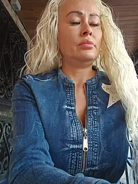 Snapshot of MILFBARBY chatting on 10.02.25 MILFBARBY online show from 10.02.25