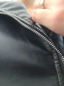 Snapshot of MILFBARBY chatting on 10.12.25 MILFBARBY online show from 10.12.25