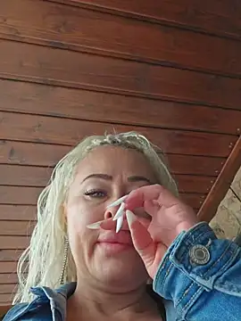 Snapshot of MILFBARBY chatting on 10.13.25 MILFBARBY online show from 10.13.25