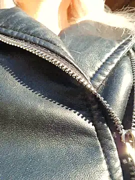 Snapshot of MILFBARBY chatting on 10.27.25 MILFBARBY online show from 10.27.25