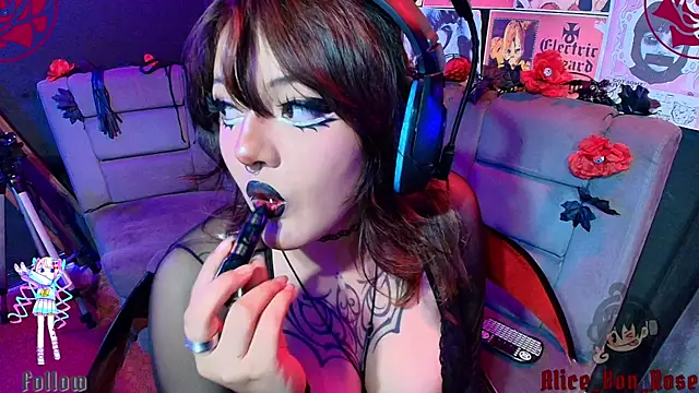 Snapshot of Alice_von_rose chatting on 06.27.26 Alice von rose online show from 06.27.26