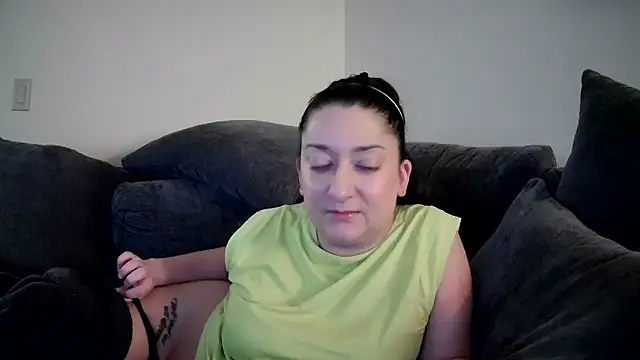 Snapshot of Hottie90210 chatting on 05.10.26 Hottie90210 online show from 05.10.26