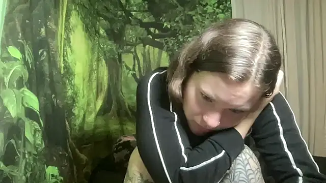 mo0ngoddess online show from 10.28.25