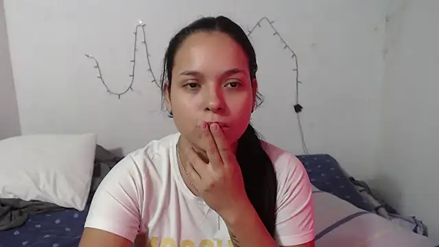Snapshot of Adaraa_garcia03 chatting on 06.10.26 Adaraa garcia03 online show from 06.10.26
