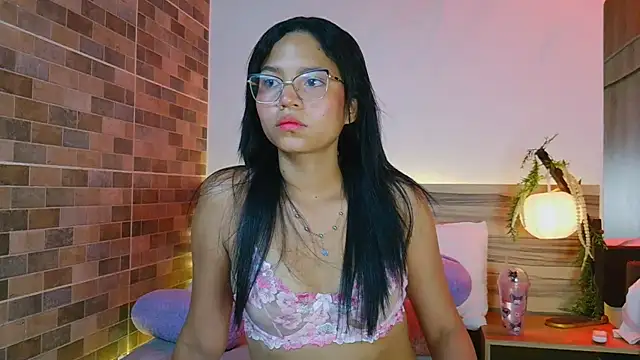 Snapshot of Evalune_ chatting on 06.24.26 Evalune online show from 06.24.26
