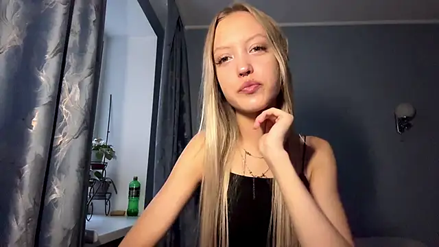 Snapshot of NievesHackey chatting on 06.19.26 NievesHackey online show from 06.19.26