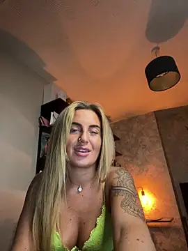 Snapshot of CharlottemilfUKx chatting on 05.21.26 CharlottemilfUKx online show from 05.21.26