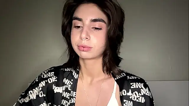 Snapshot of JessiaRuezga chatting on 05.27.26 JessiaRuezga online show from 05.27.26