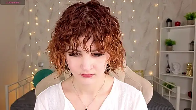 Snapshot of Kira__Fluffy chatting on 06.20.26 Kira Fluffy online show from 06.20.26