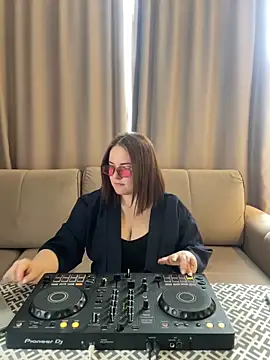 Joan Taylor1 online show from 05.30.26